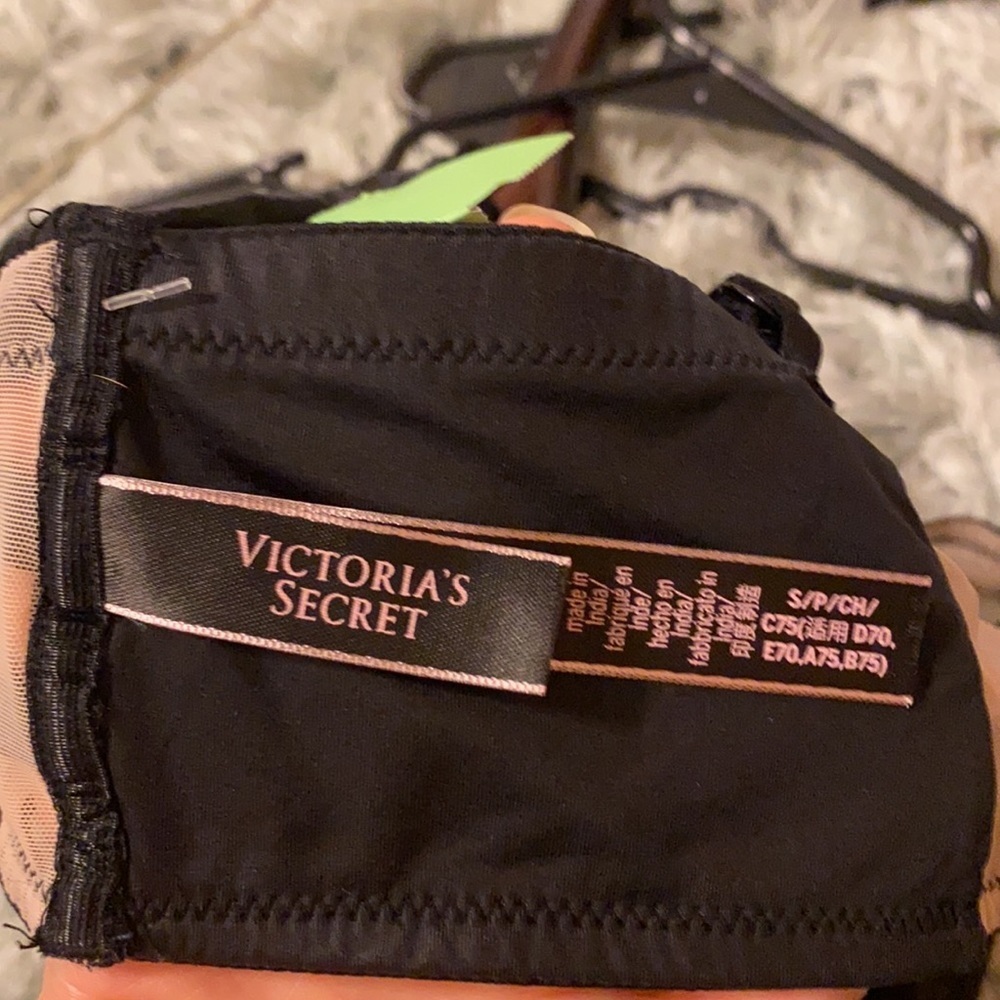 Victoria Secret Satin Bralette - Picture 7 of 7
